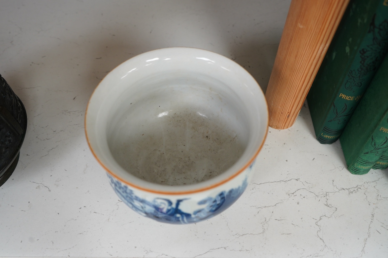 A Chinese blue and white bowl, Kangxi style, 14cm diameter. Condition - good